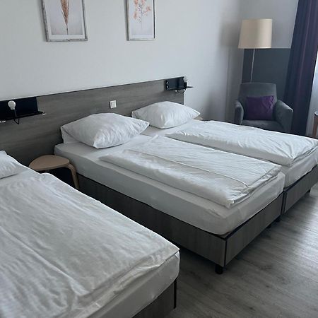PRIMA Inn HOTEL&HOF NEURUPPIN - digitales&rezeptionsloses Motel Extérieur photo