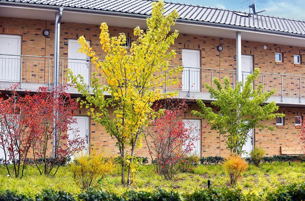 PRIMA Inn HOTEL&HOF NEURUPPIN - digitales&rezeptionsloses Motel Extérieur photo