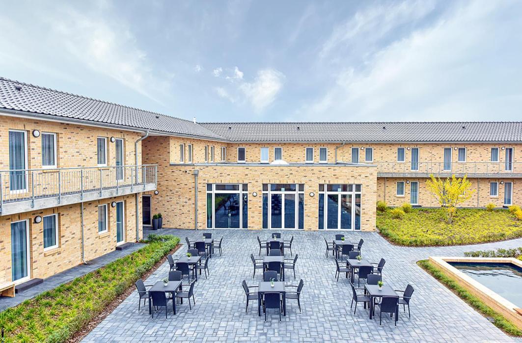 PRIMA Inn HOTEL&HOF NEURUPPIN - digitales&rezeptionsloses Motel Extérieur photo