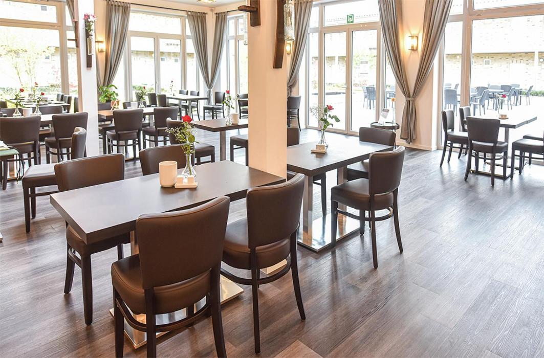PRIMA Inn HOTEL&HOF NEURUPPIN - digitales&rezeptionsloses Motel Extérieur photo
