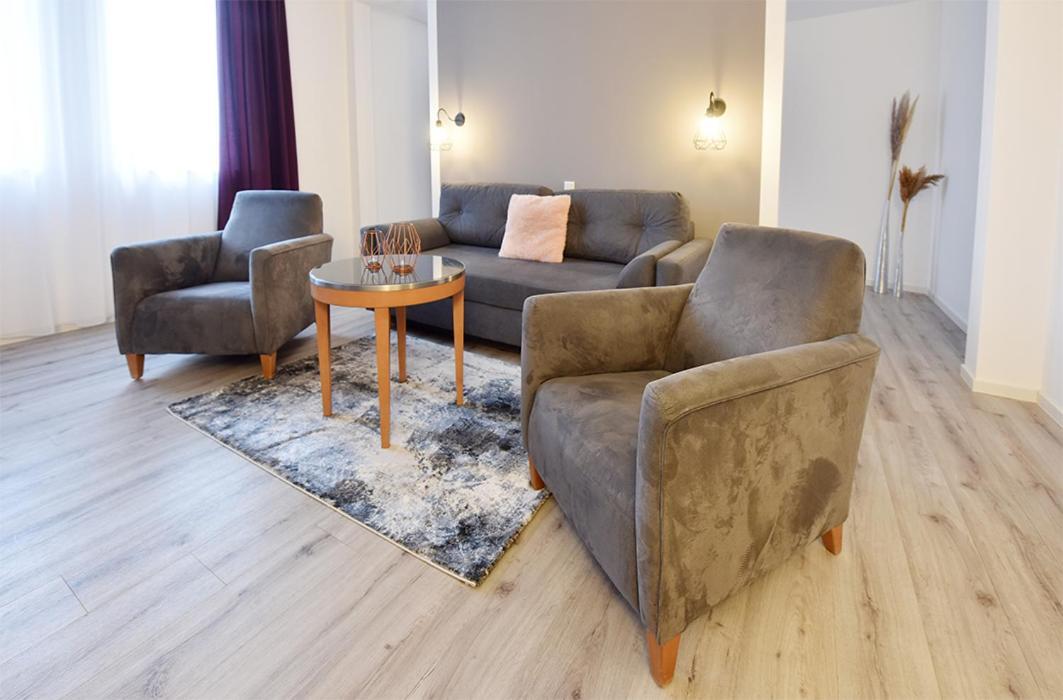 PRIMA Inn HOTEL&HOF NEURUPPIN - digitales&rezeptionsloses Motel Extérieur photo