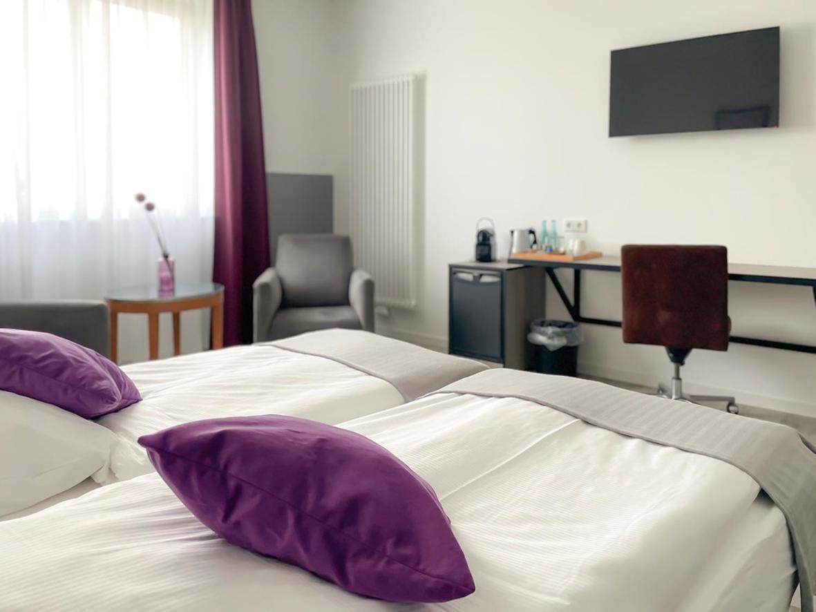 PRIMA Inn HOTEL&HOF NEURUPPIN - digitales&rezeptionsloses Motel Extérieur photo