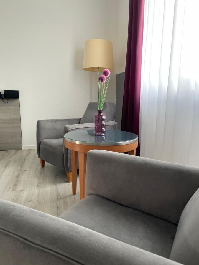 PRIMA Inn HOTEL&HOF NEURUPPIN - digitales&rezeptionsloses Motel Extérieur photo