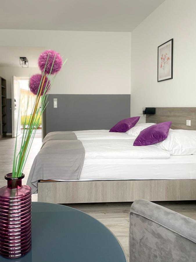 PRIMA Inn HOTEL&HOF NEURUPPIN - digitales&rezeptionsloses Motel Extérieur photo