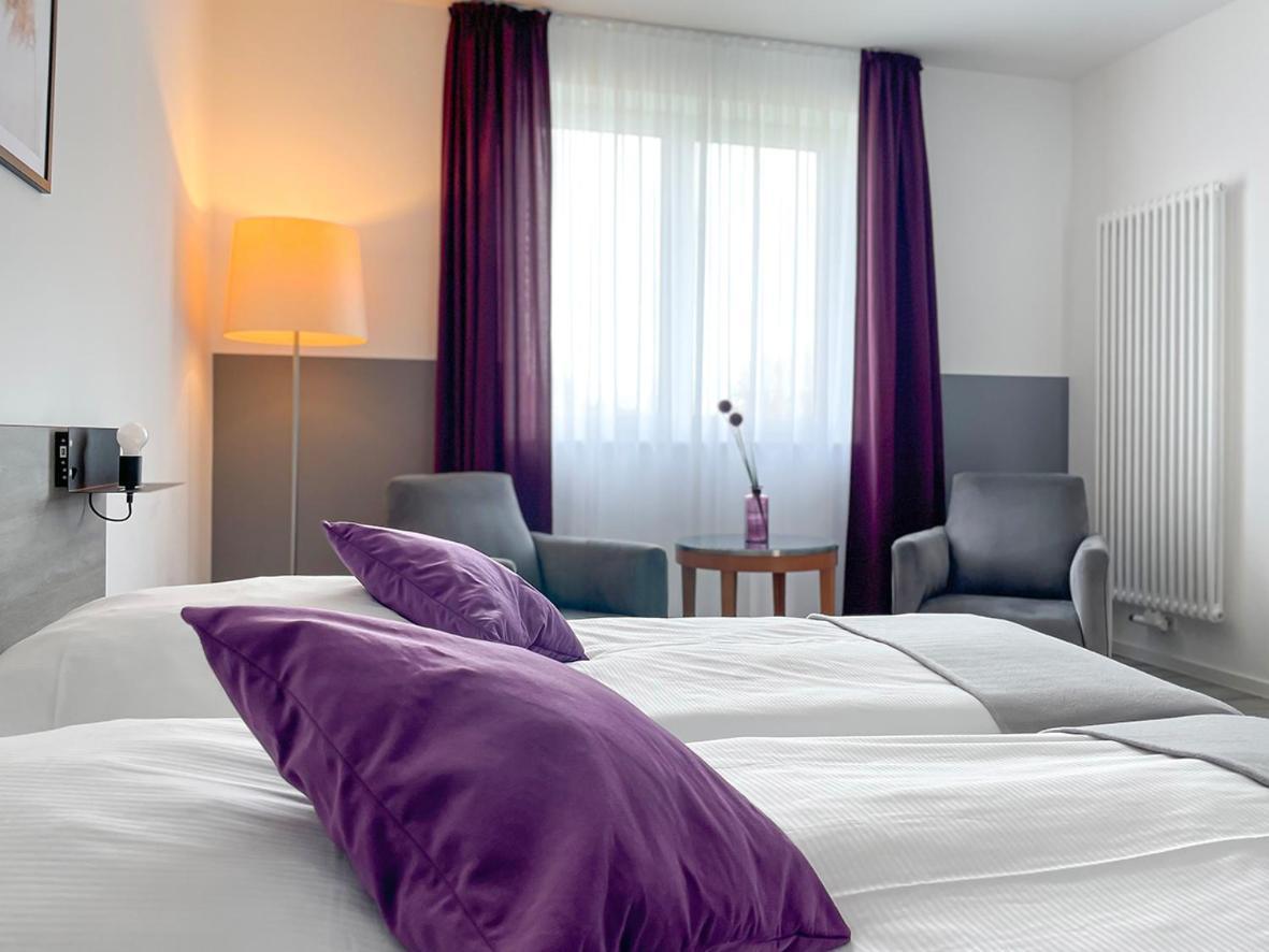 PRIMA Inn HOTEL&HOF NEURUPPIN - digitales&rezeptionsloses Motel Extérieur photo