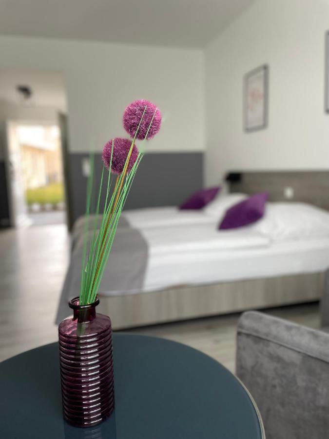 PRIMA Inn HOTEL&HOF NEURUPPIN - digitales&rezeptionsloses Motel Extérieur photo