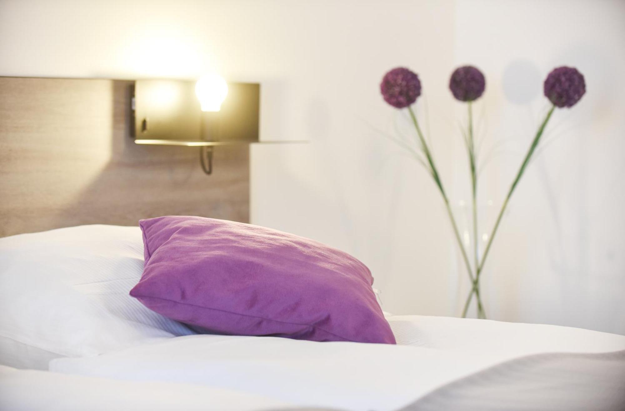 PRIMA Inn HOTEL&HOF NEURUPPIN - digitales&rezeptionsloses Motel Extérieur photo