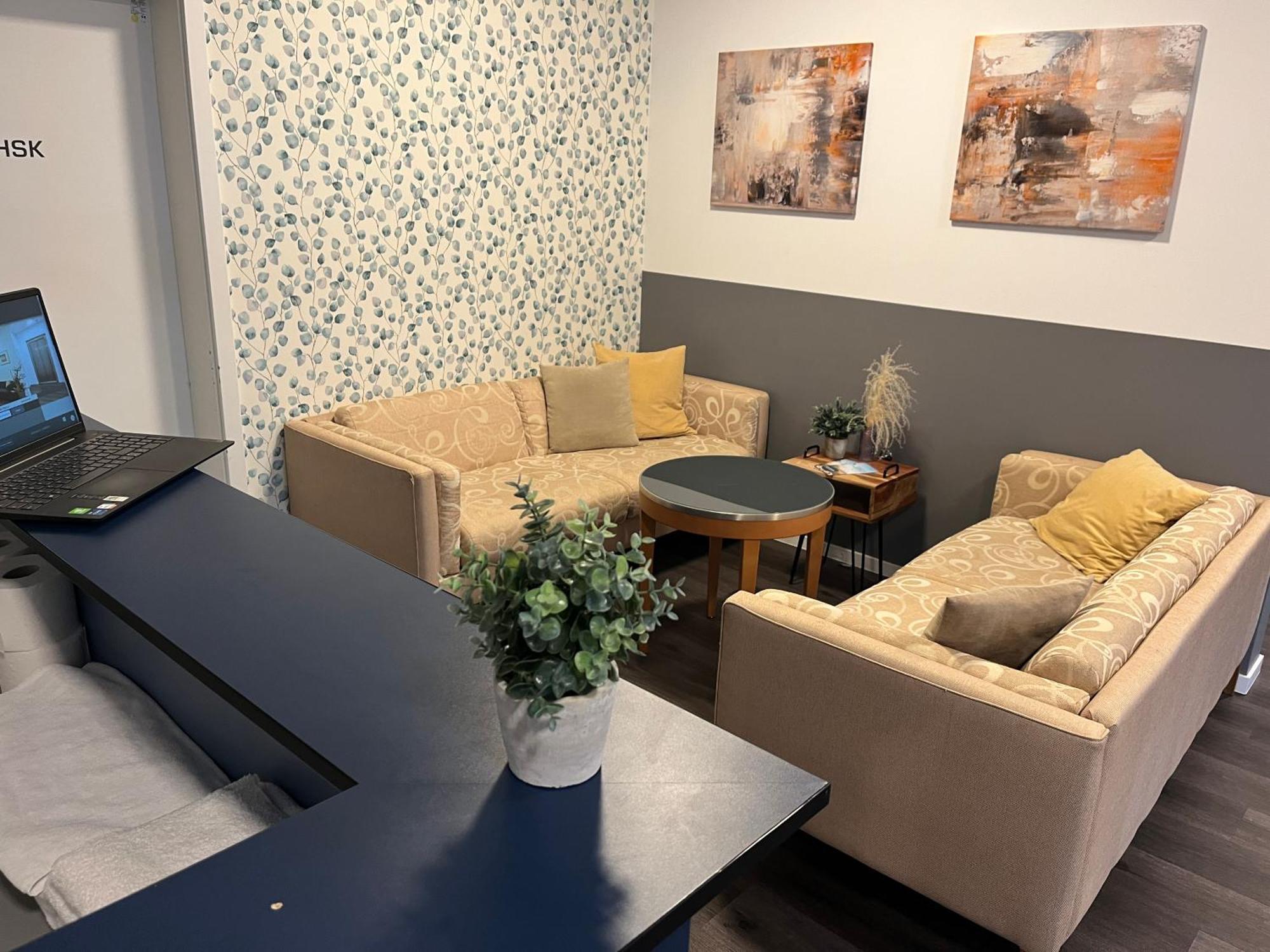 PRIMA Inn HOTEL&HOF NEURUPPIN - digitales&rezeptionsloses Motel Extérieur photo